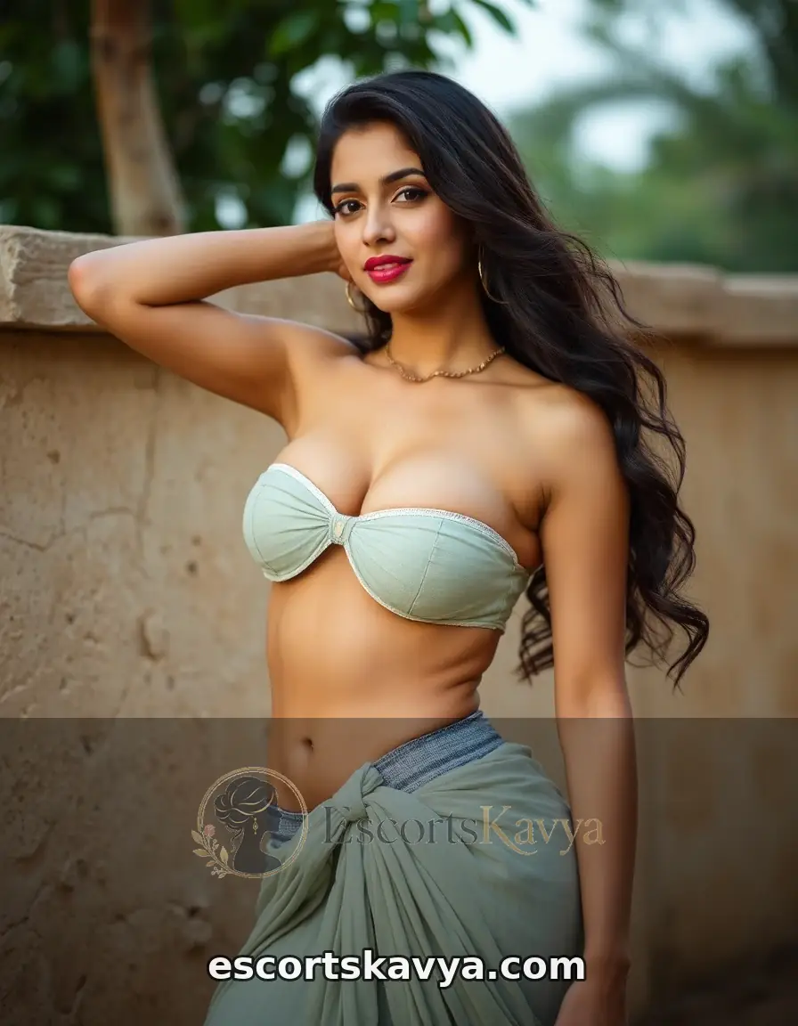 Divya Bhatia party girl in Kaushambi