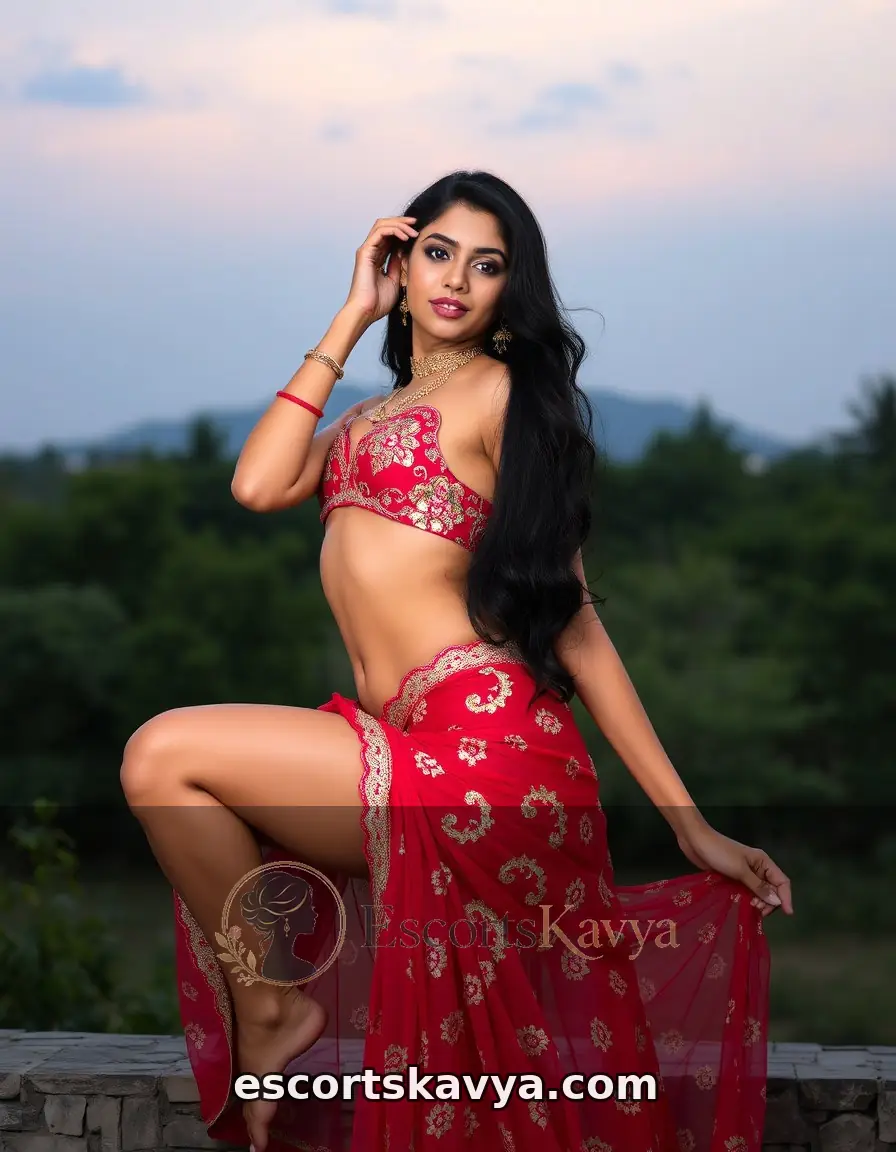Mahak Bedi independent escort in Kaushambi